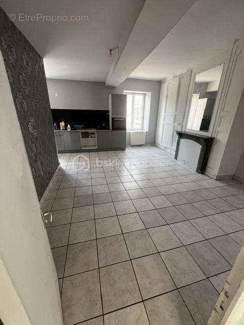 Maison de 188 m² avec 2 appartements indépendants – Garage, cave et terrain – Ernée (53500) - photo 8