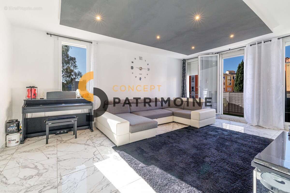 Appartement à CARROS
