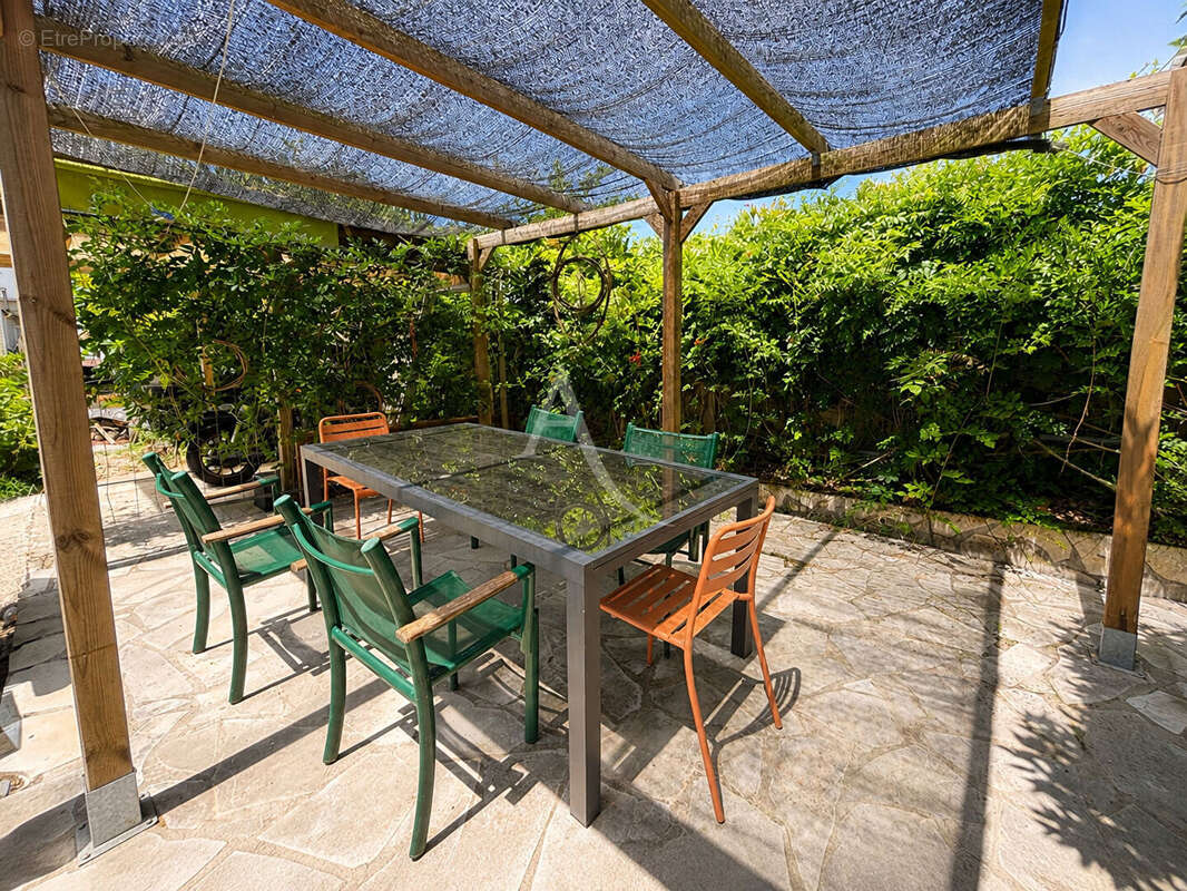 Maison en impasse avec piscine - photo 9