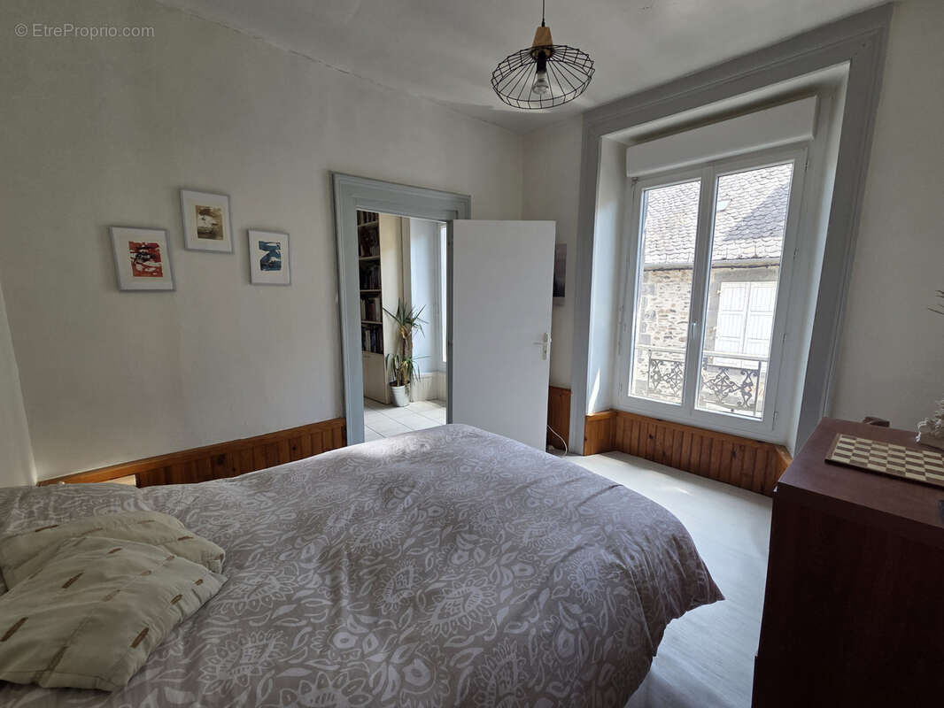 Appartement T2 bis 64m2 centre ville 2éme étage - photo 5