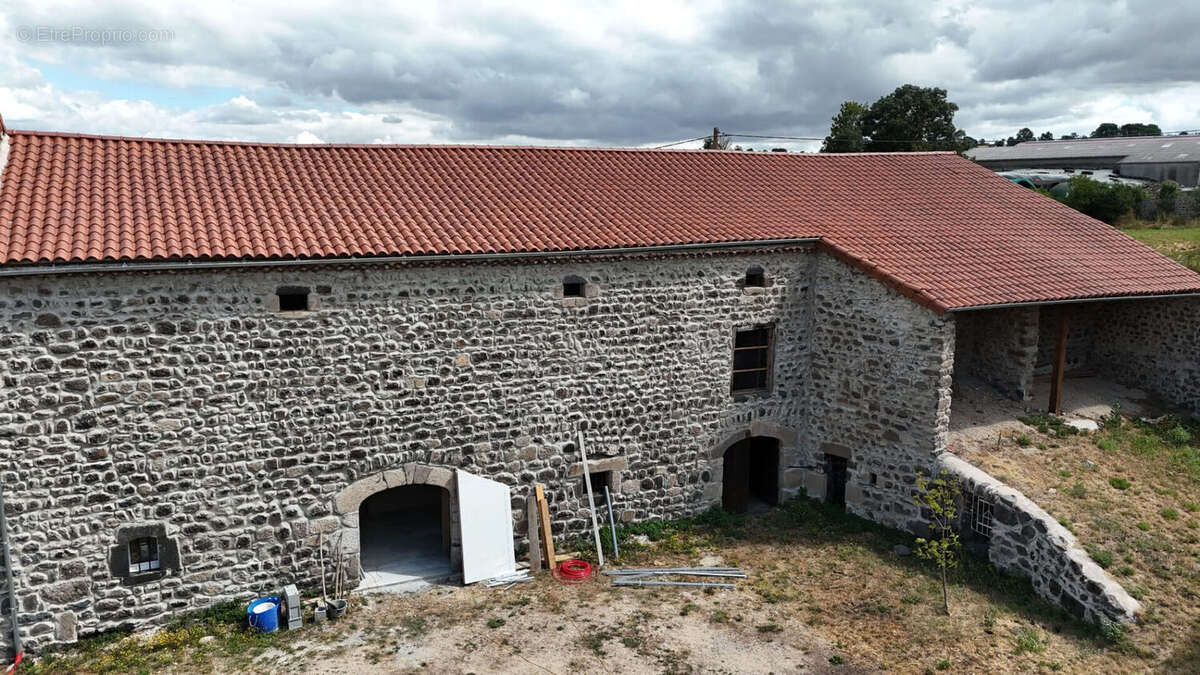 Magnifique corps de ferme rénové avec 5 chambres, dépendances et vue panoramique - photo 18