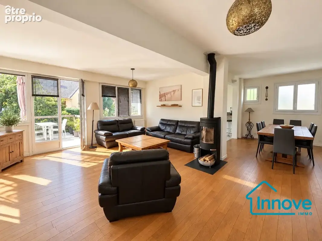 Maison 7 pièces 143 m² à vendre à Les Clayes-Sous-Bois (78340) - photo 2