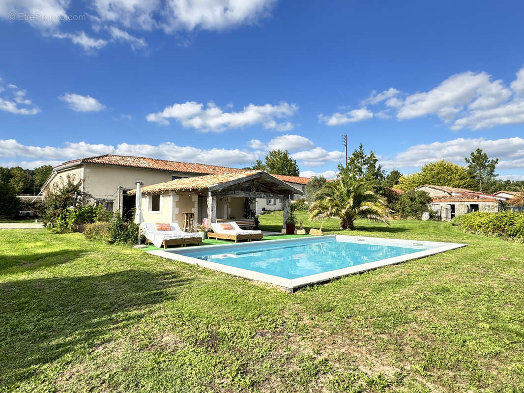 Maison à SALLES-DE-BARBEZIEUX