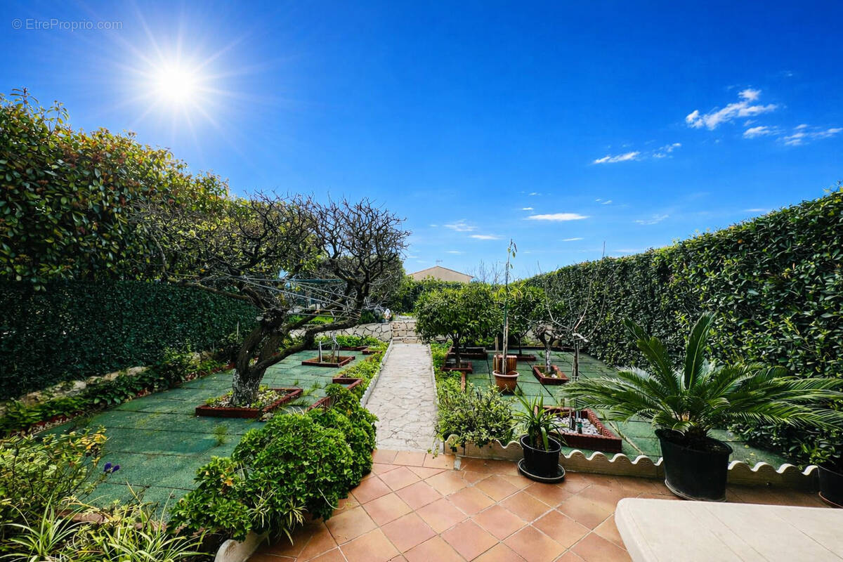 Maison à SAINT-LAURENT-DU-VAR