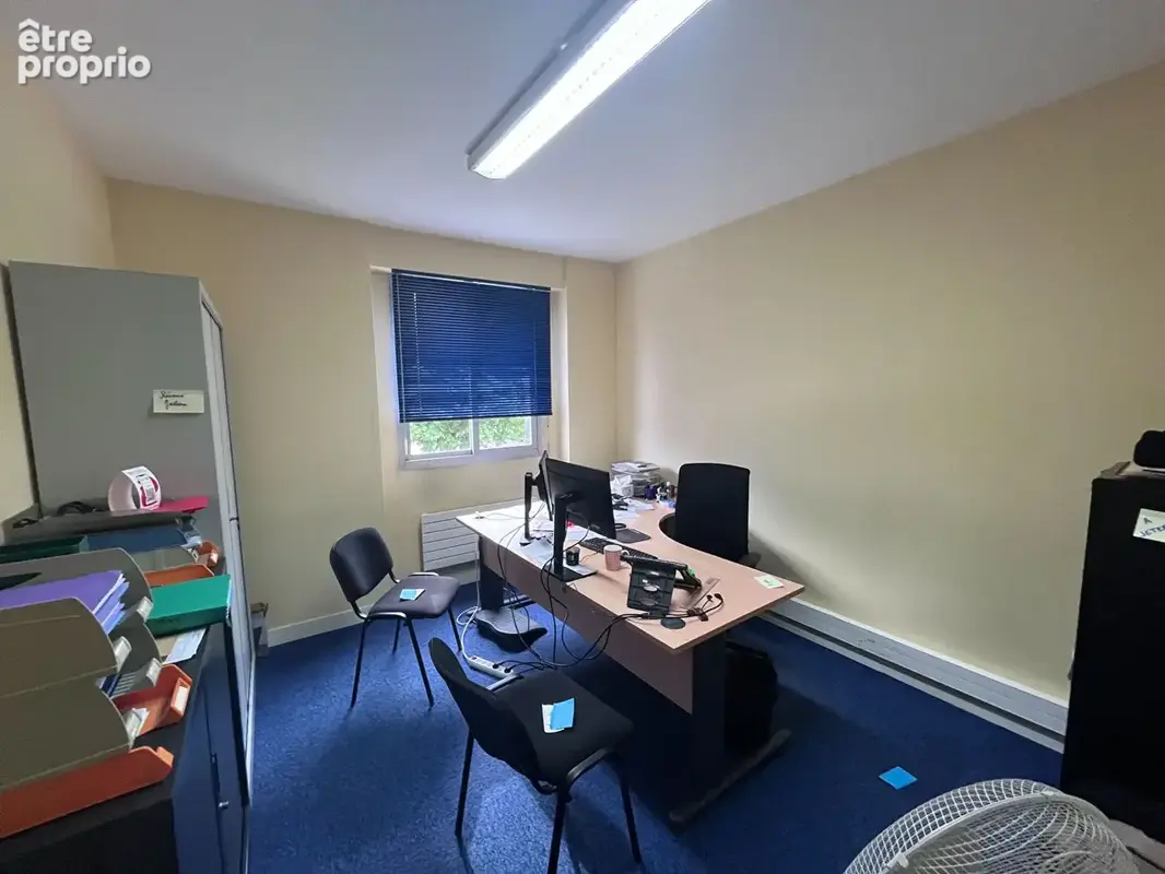 A vendre - landivisiau bourg - local professionnel de 240 m² - photo 4