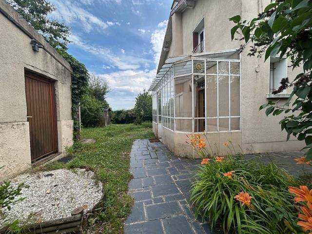   - Maison à RILLIEUX-LA-PAPE