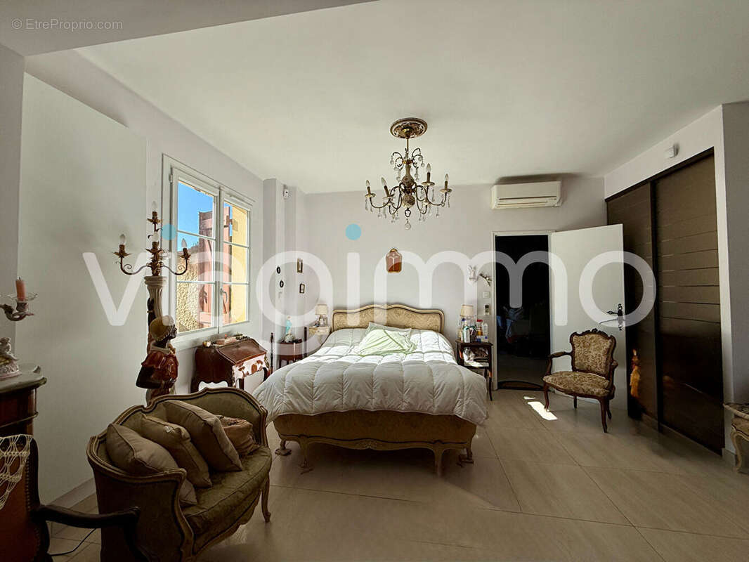 Maison Sanary Sur Mer 5 pièce(s) 190 m2 - photo 8