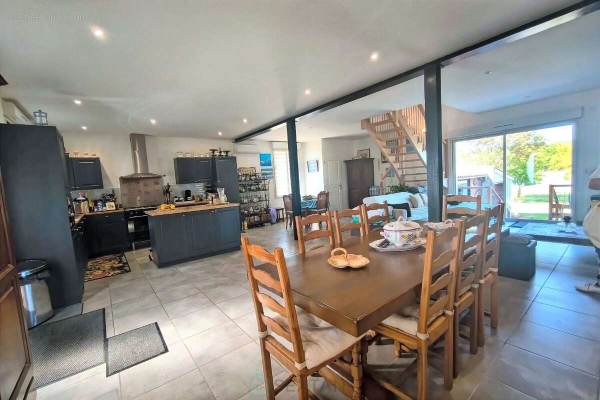 Maison entierement renovee en bord de dordogne - photo 3