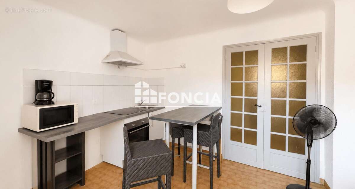 Appartement t3 - centre ville - residence securisee - cogolin - photo 2