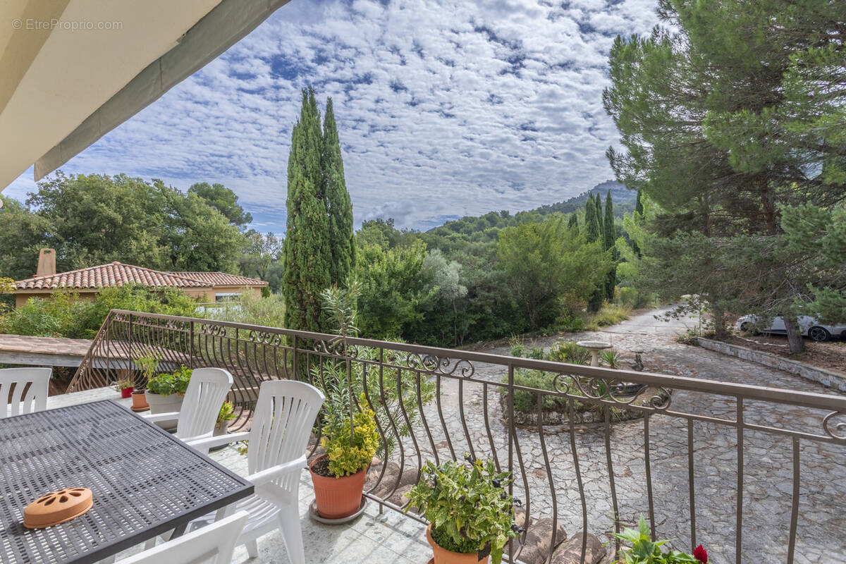 Maison à SIMIANE-COLLONGUE