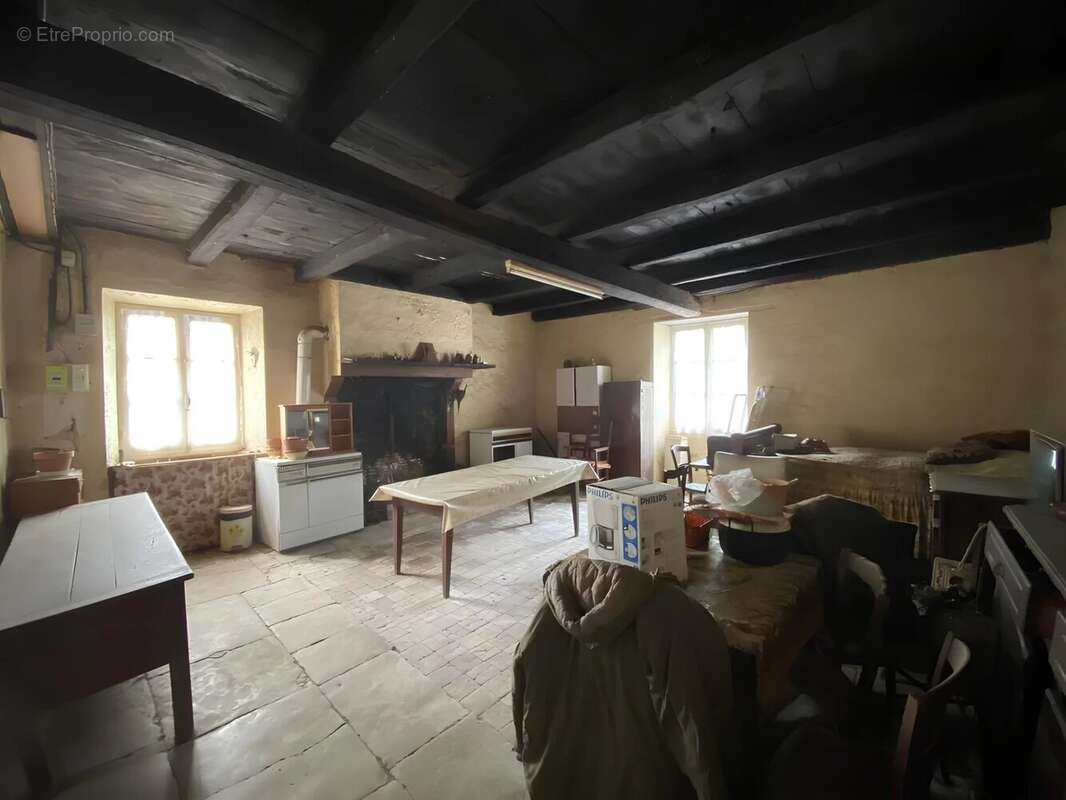 Maison à rénover avec grange et terrain à 20 minutes de Civray - photo 8