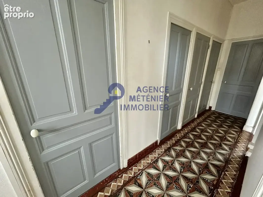 Maison avec 3 chambres, sous-sol, garage et beaux volumes à aménager - photo 5