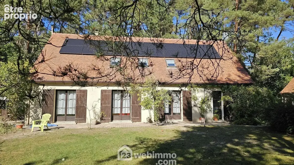 Venez découvrir la maison principale de 210 m²...