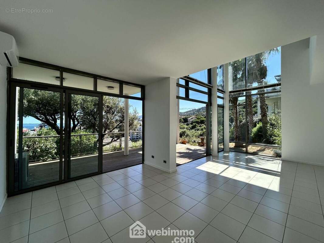 Un séjour spacieux et moderne de 45 m2 - Appartement à SAN-MARTINO-DI-LOTA