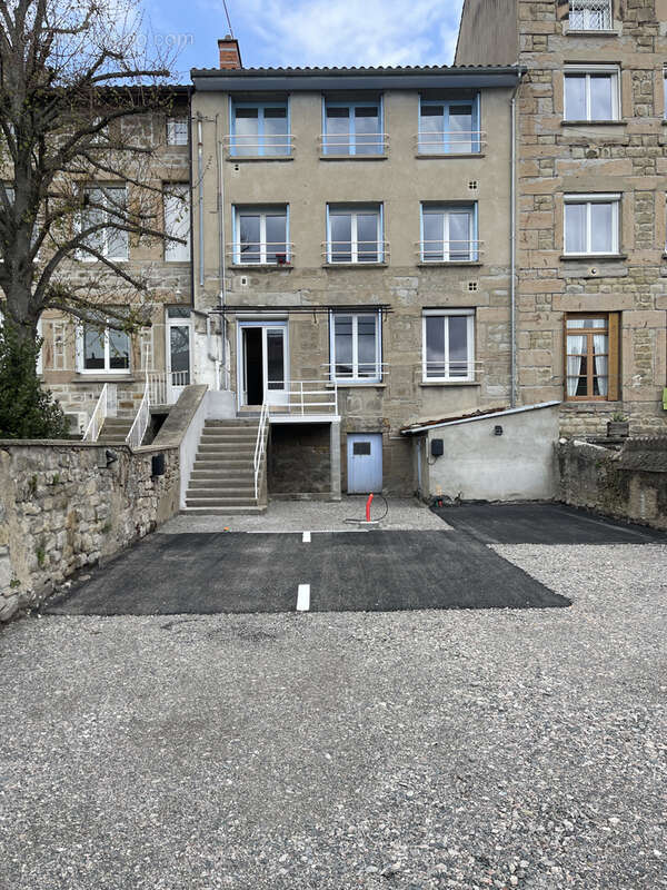 Appartement à SAINT-GENEST-LERPT