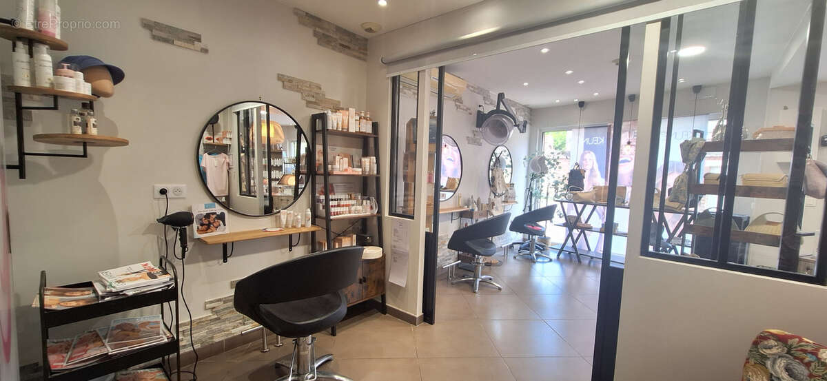 Commerce à THORIGNY-SUR-OREUSE