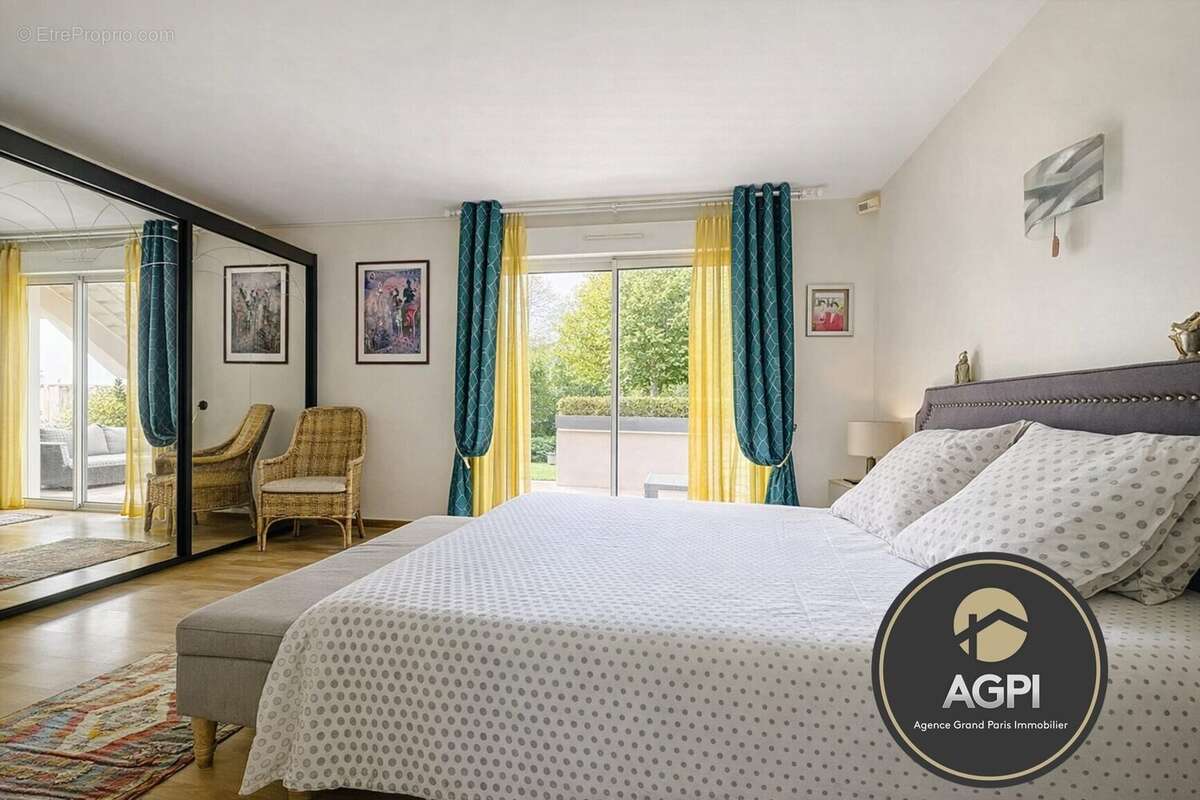 Chambre en rdc - Maison à VAUHALLAN