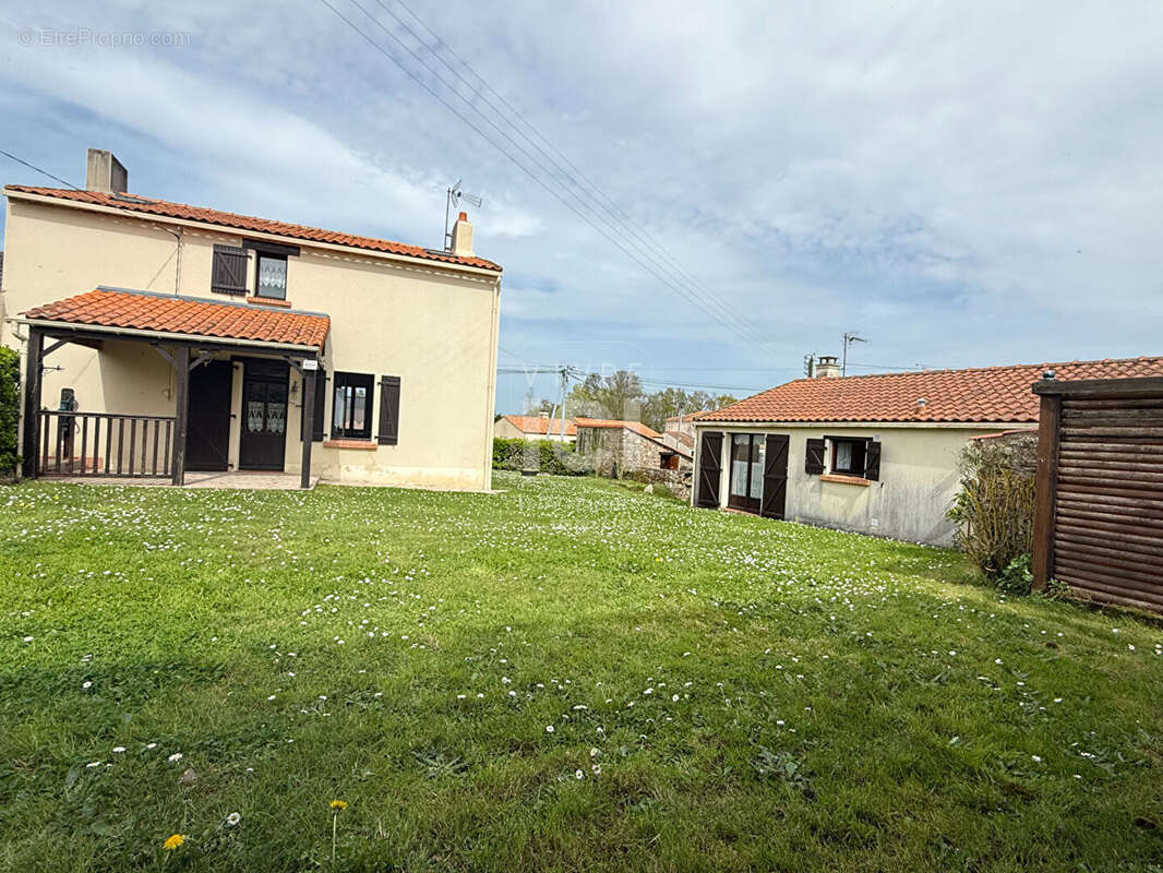 Maison à FROSSAY