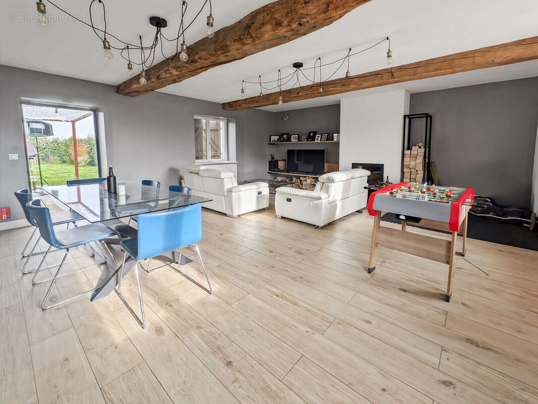 Salon Salle à manger - Maison à SAINT-TRIVIER-SUR-MOIGNANS