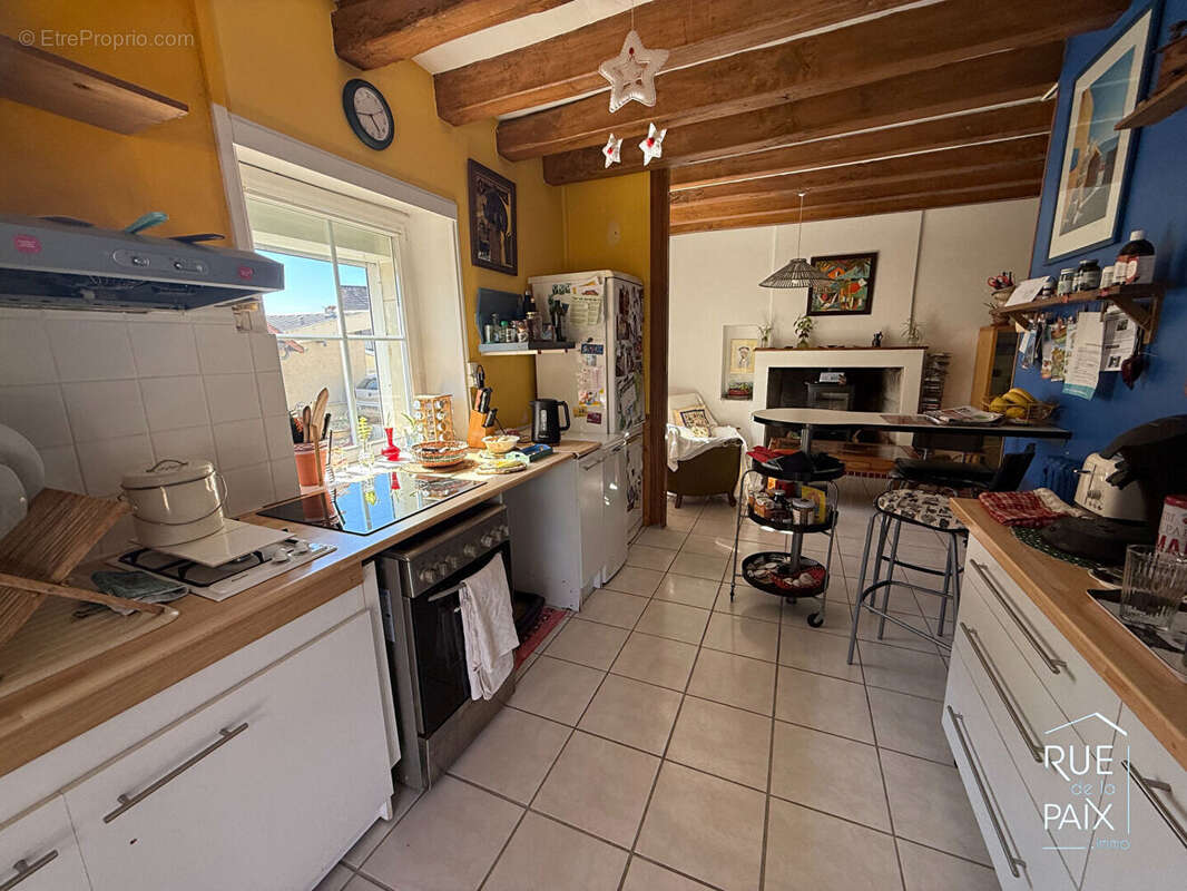 Ensemble immobilier Dangé-Saint-Romain  223m2 - photo 3