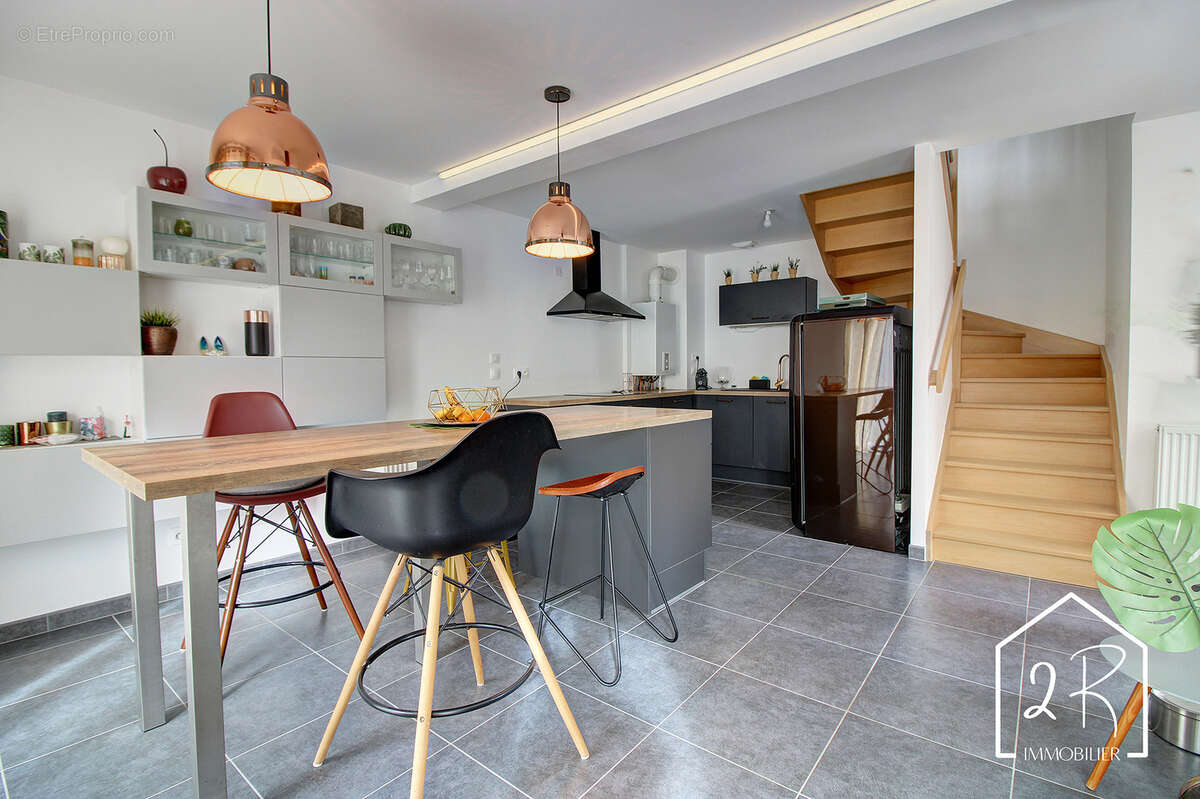 Maison à SEREZIN-DU-RHONE