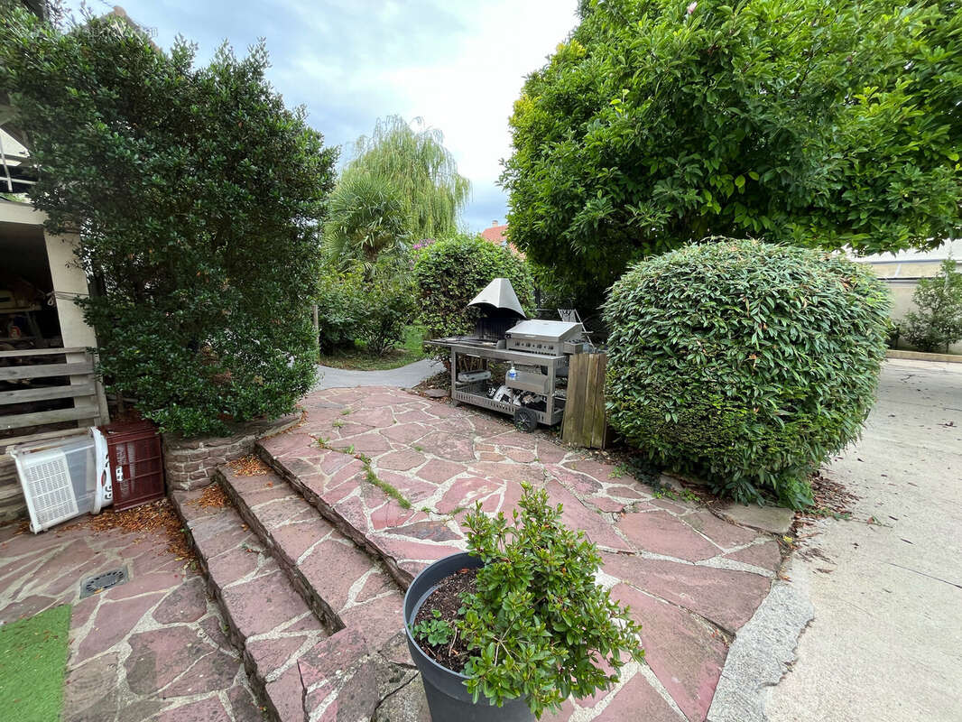 Maison à LES CLAYES-SOUS-BOIS