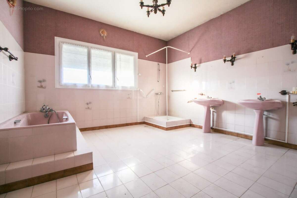 'Avant' Salle de Bains - Maison à SAINT-GERVAIS