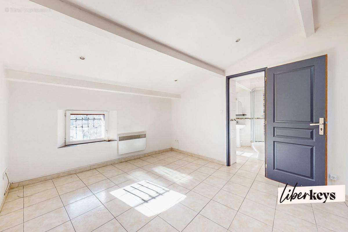 Appartement à TOURVES