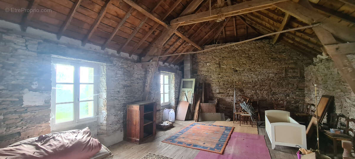 Magnifique corps de ferme en pierre avec terrain attenant à Palazinges - photo 11