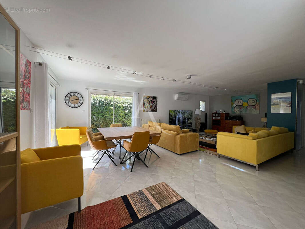 Maison Fabrègues 195 m² avec T2 indépendant de 62 m² - Garage de 60 m²-Grand terrain - photo 3