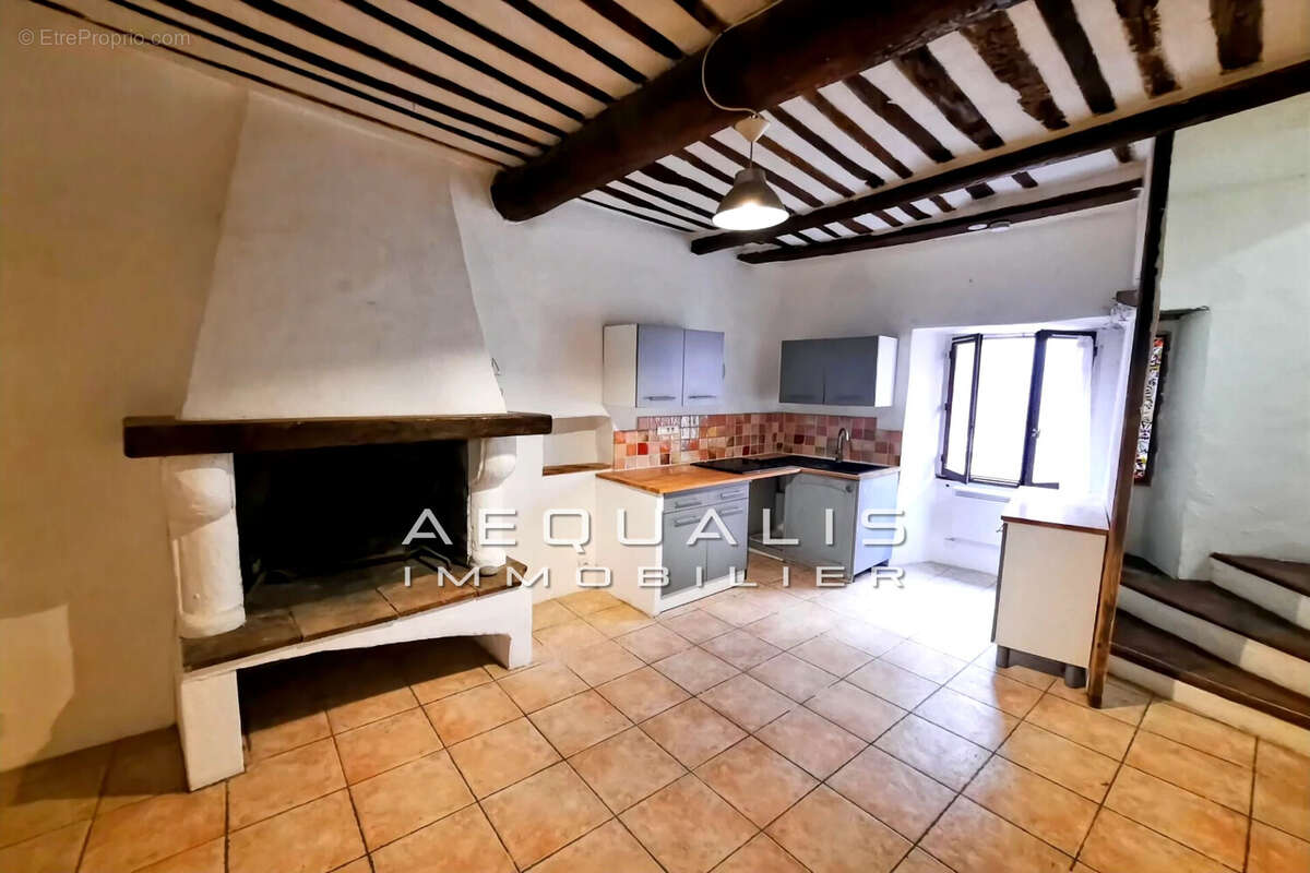 Appartement à SAINT-LAURENT-DU-VAR