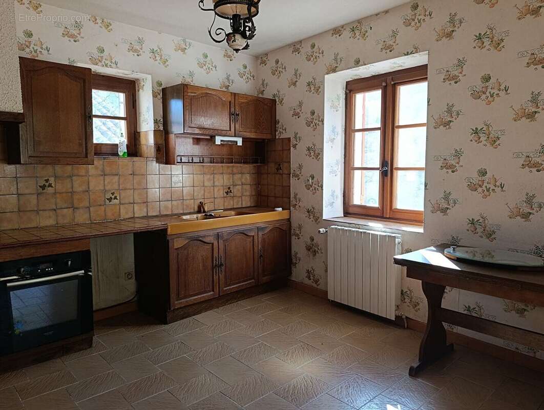 Maison à SAINT-RESTITUT