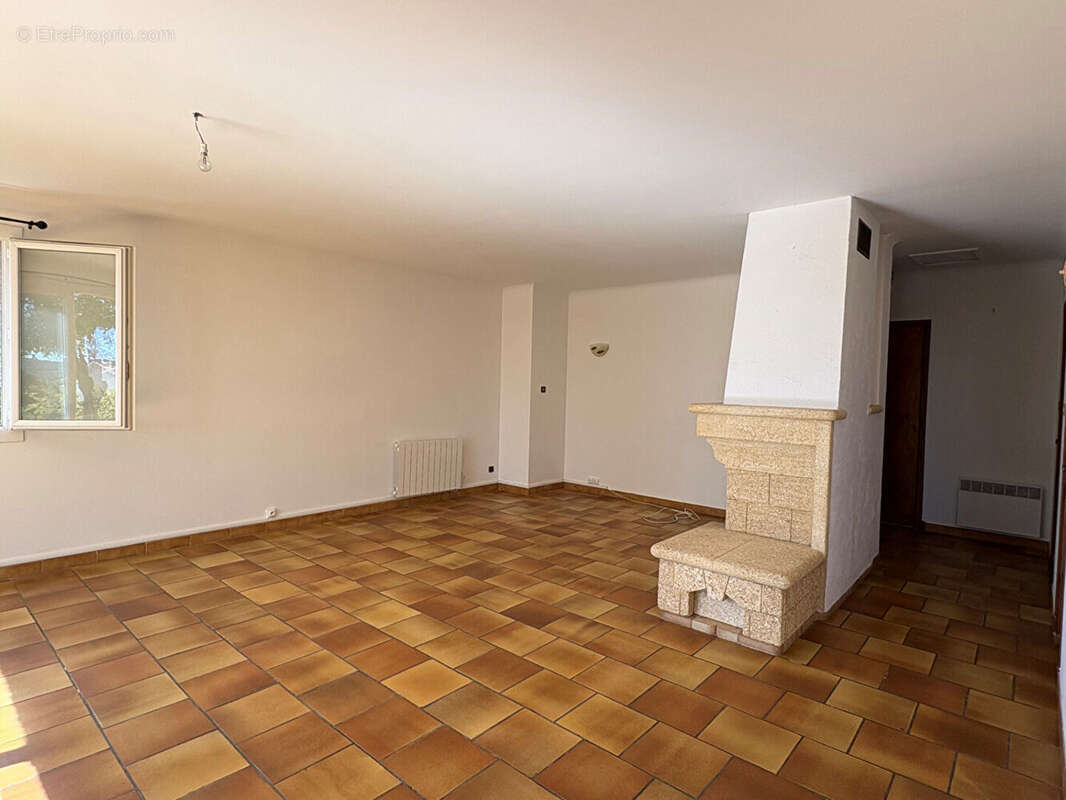 Maison à LA FARE-LES-OLIVIERS