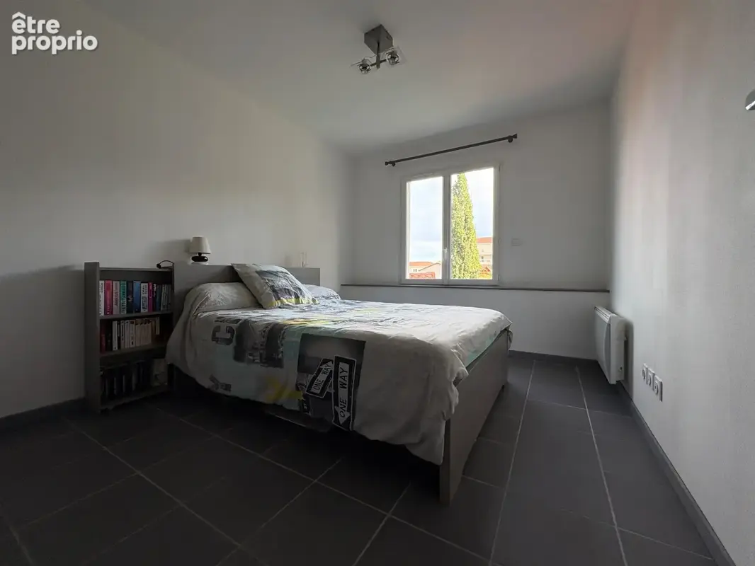 A feurs (42). appartement  t3  relooké  avec  place de parking ,  quartier calme - photo 5