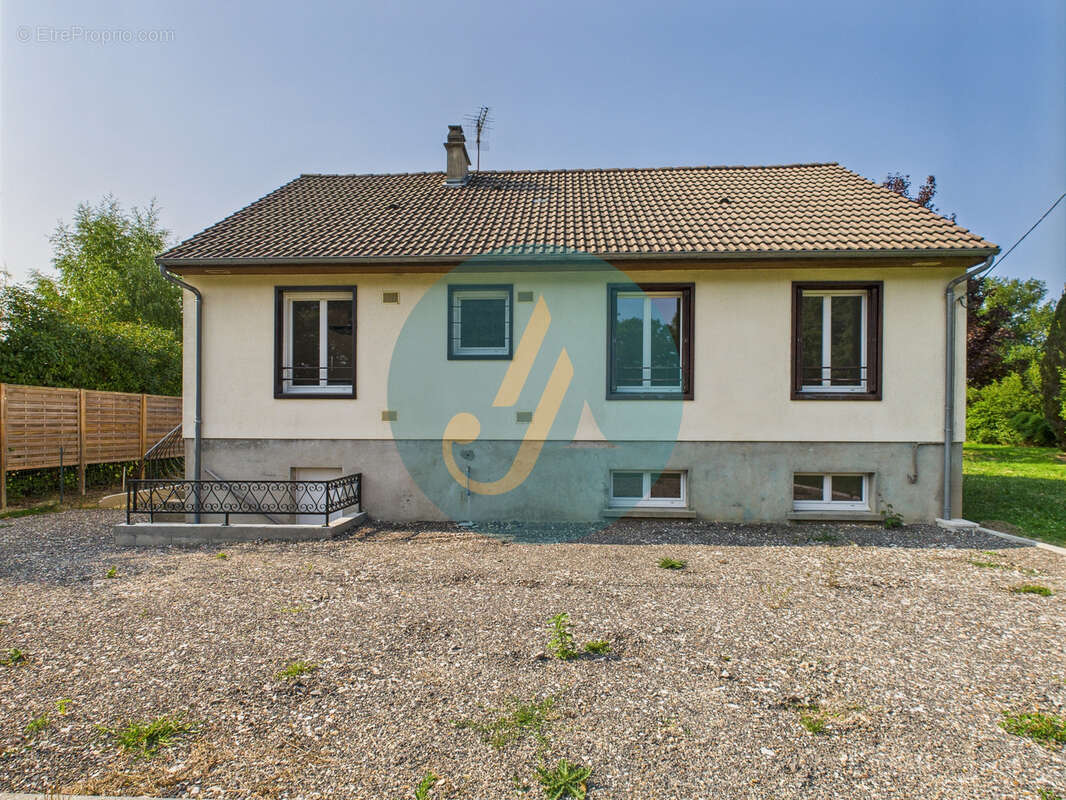 Maison à LA CHAPELLE-D&#039;ANGILLON