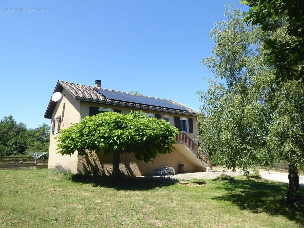 Maison à SICCIEU-SAINT-JULIEN-ET-CARISIEU