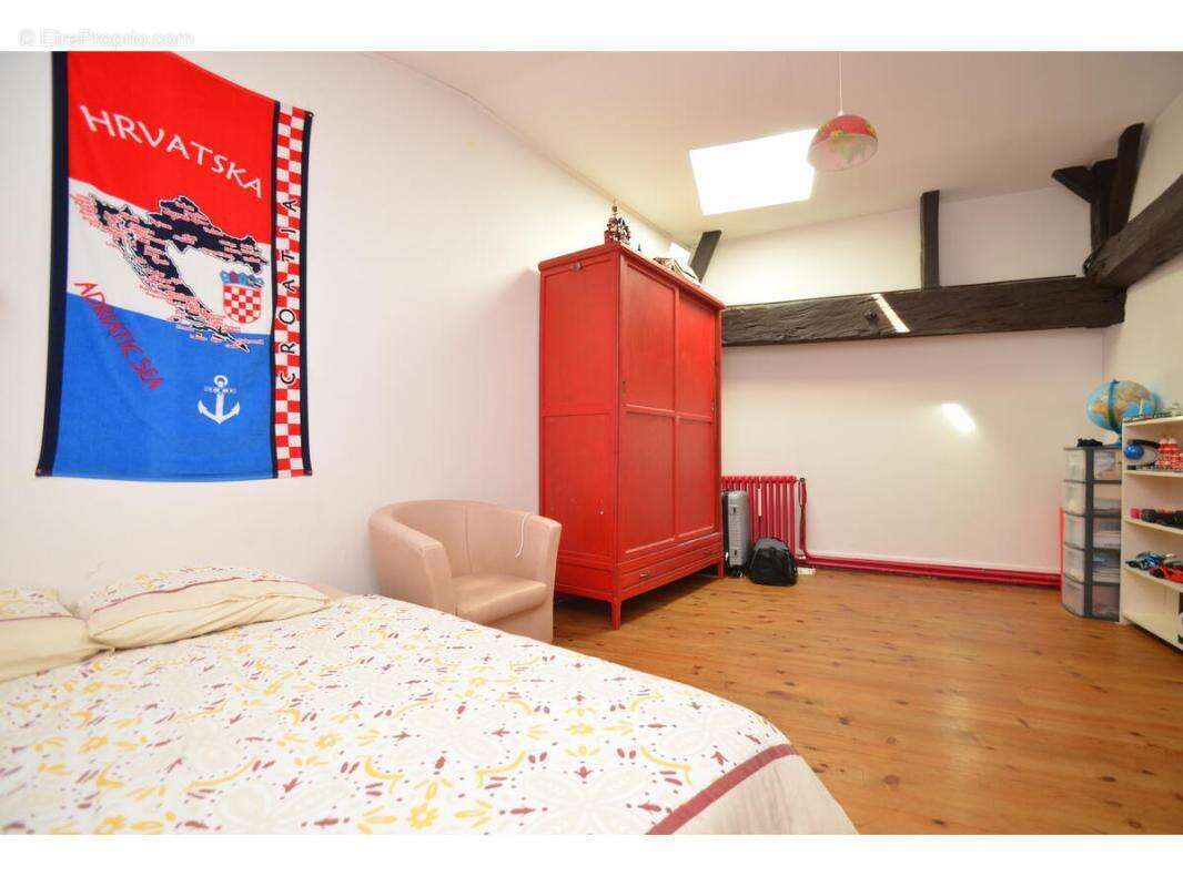 Maison à SAINT-MEDARD-DE-GUIZIERES