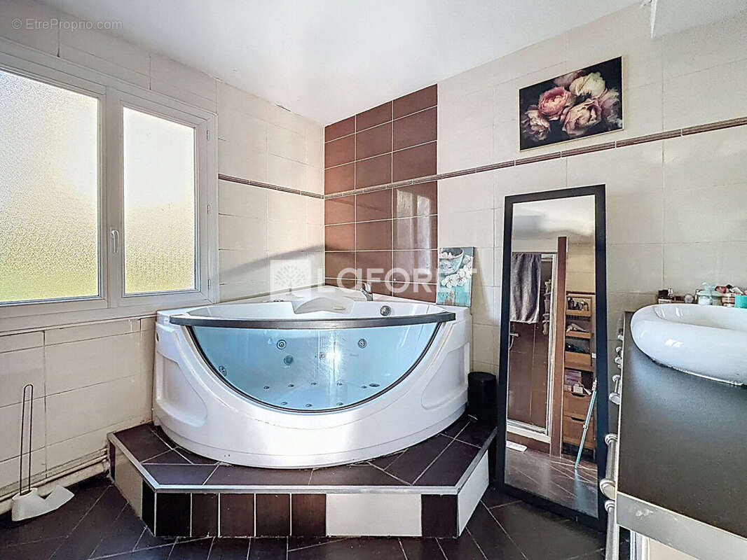 Maison à L'HAY-LES-ROSES