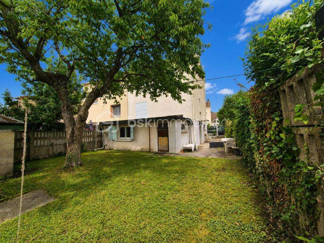 Maison familiale de 83 m² avec jardin, garage et dépendance - photo 3