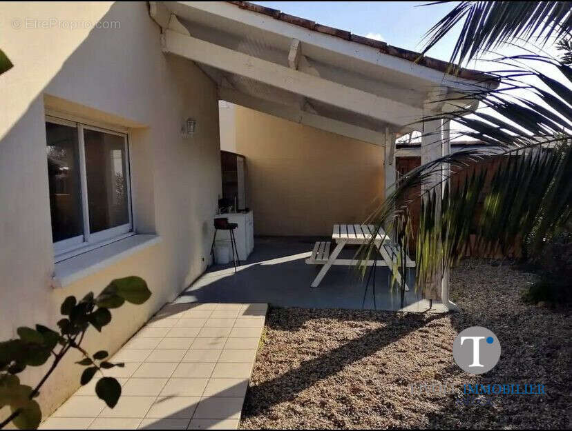 Maison à VENDAYS-MONTALIVET