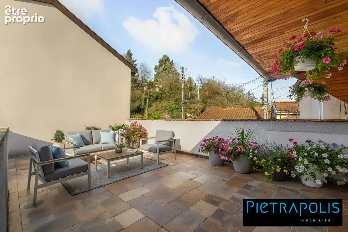 Appartement 128 m² à Oullins  - photo 1