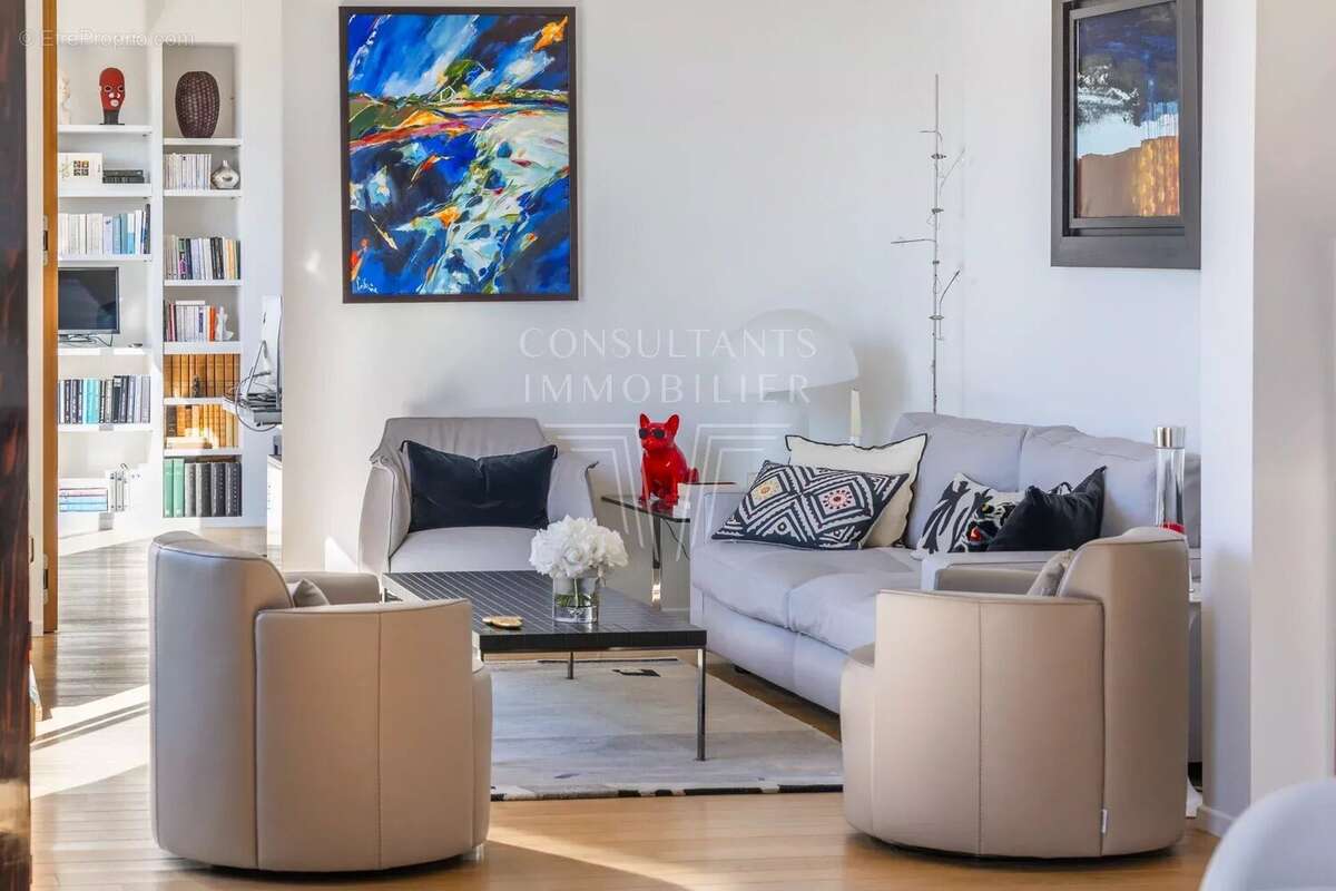 Appartement à PARIS-16E