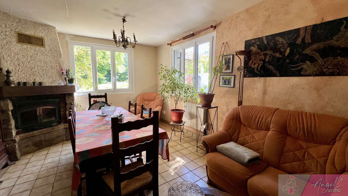 Maison à MONT-SOUS-VAUDREY
