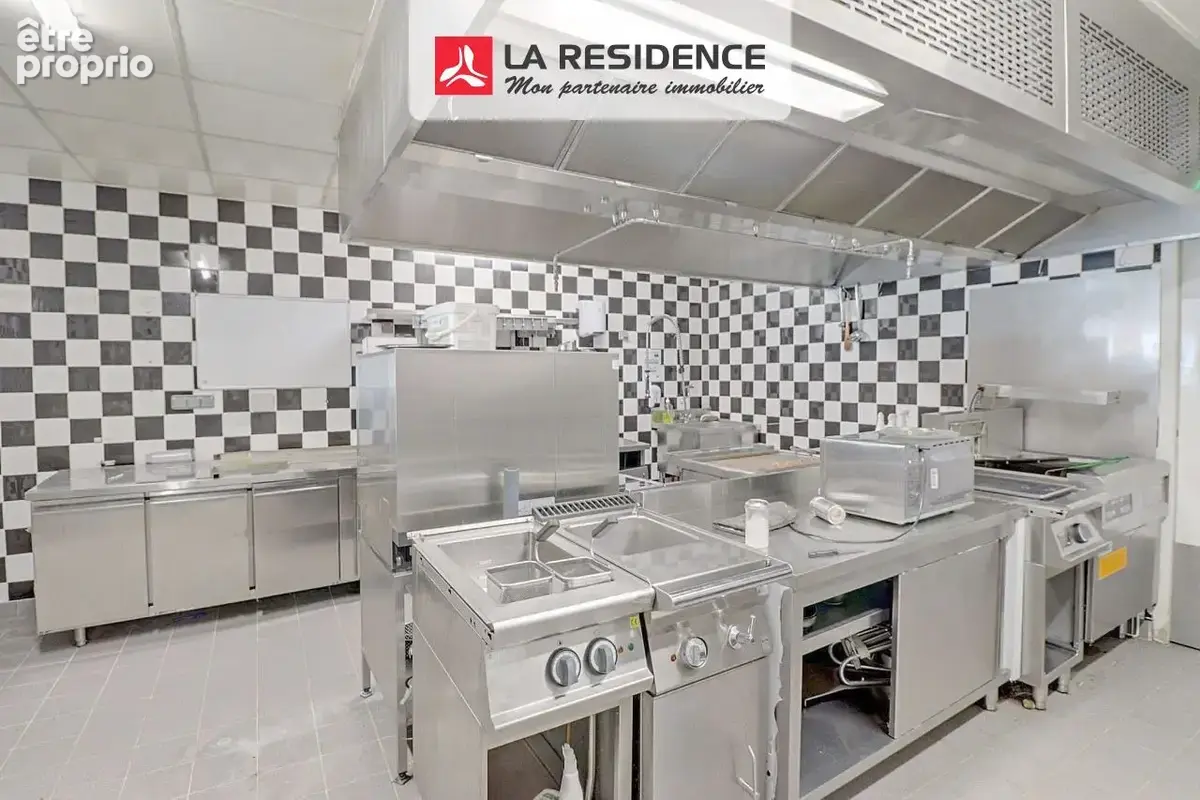 Commerce 438 m² à vendre à Frejus (83600) - photo 6