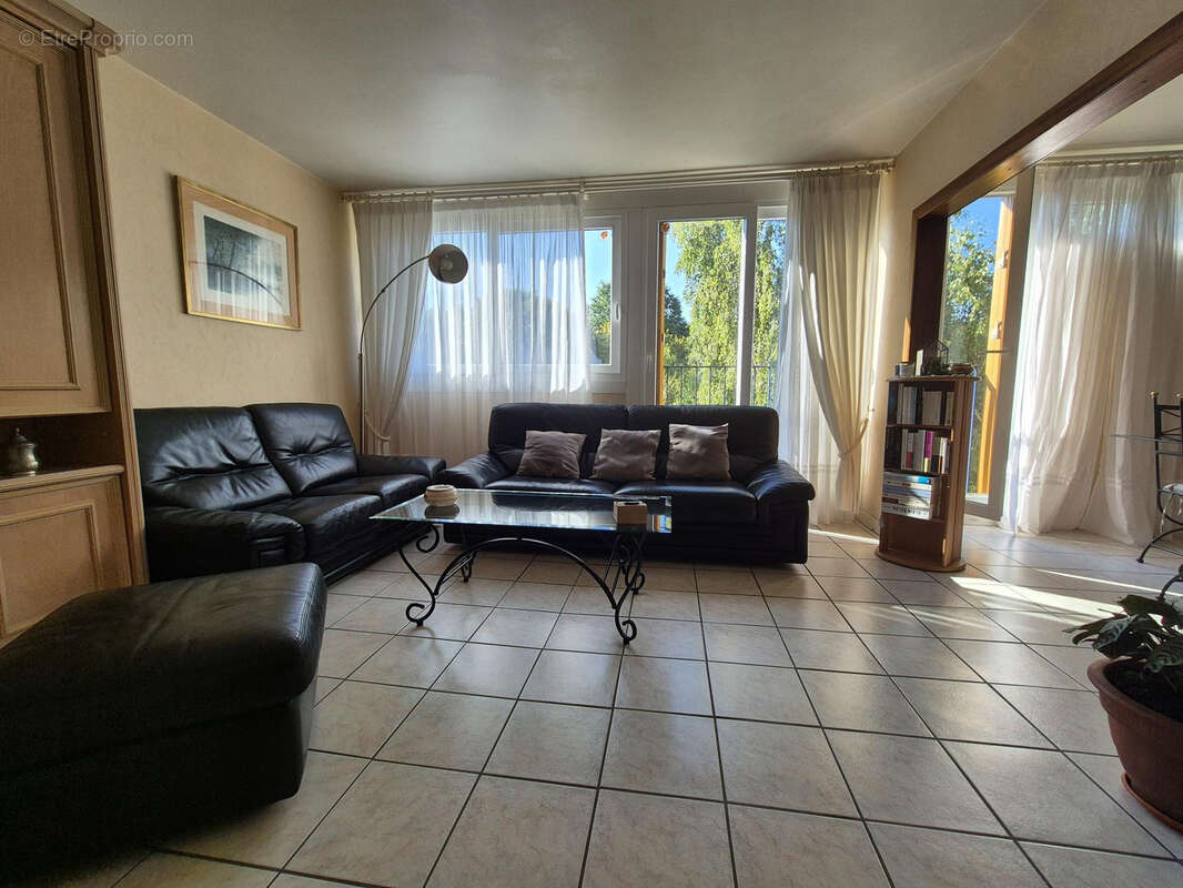 Appartement à JOUY-EN-JOSAS