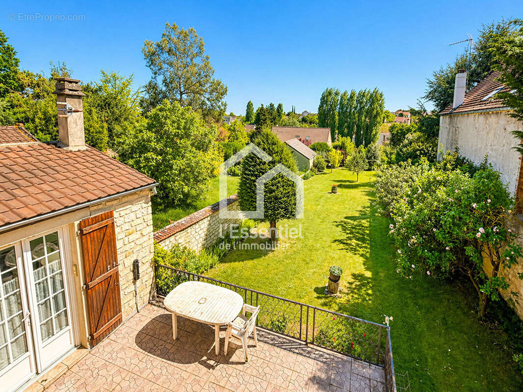 Maison à VERNEUIL-SUR-SEINE