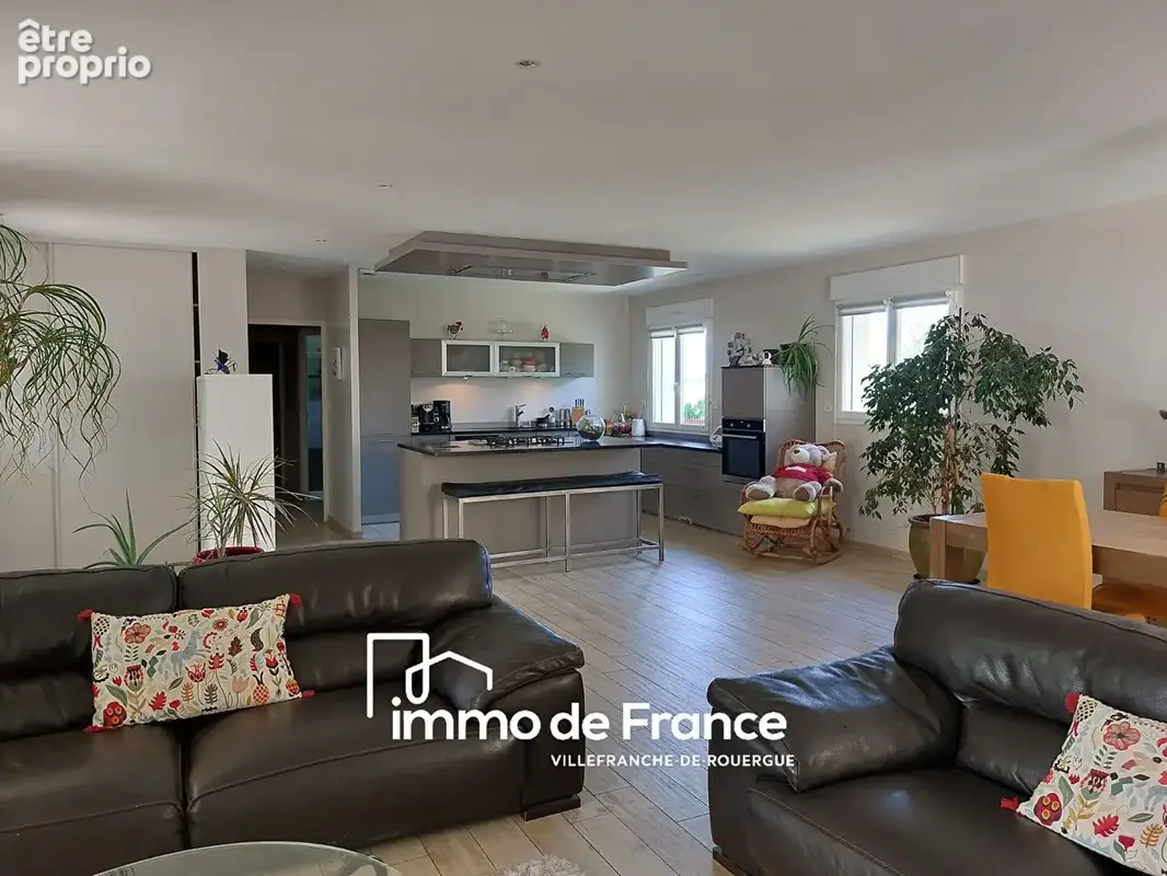 Maison T5/6 , 212m² habitables sous sol avec garage, terrain et piscine. - photo 4