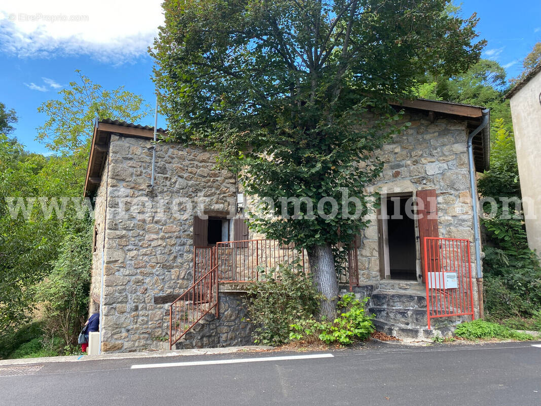 Maison à SAINT-CIERGE-SOUS-LE-CHEYLARD