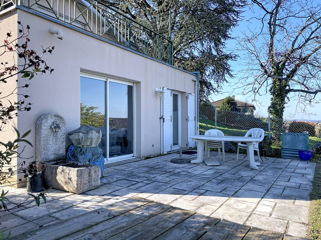 Maison à SAINT-GENIS-LAVAL