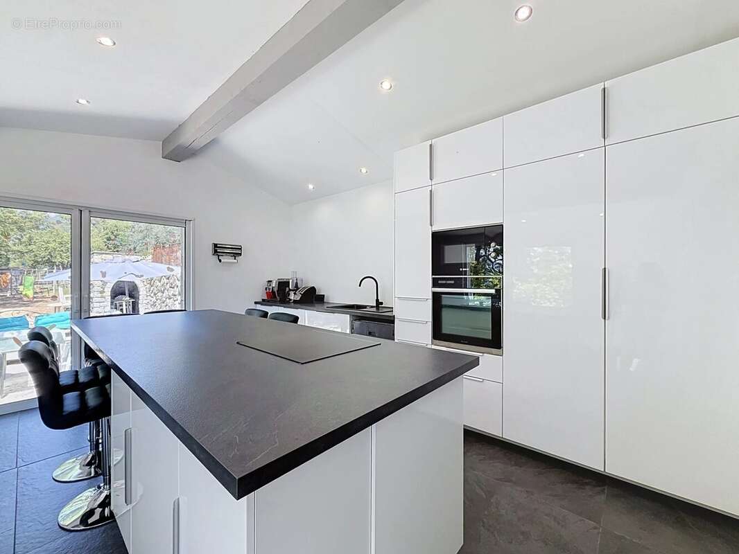Maison 4 Pièces avec indépendance 3 Pièces et atelier de 100m2 - photo 2